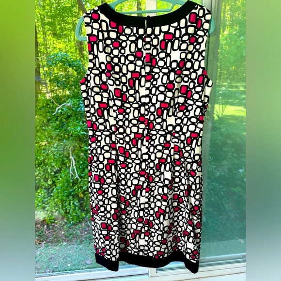 TAHARI 6 Pink, Black & White geometric design fitted dress. Excellent condition - Picture 5 of 9